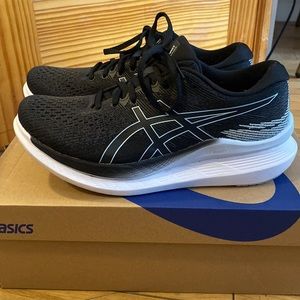 Women's Asics GlideRide 3, Size 8.5 (worn once, perfect condition)